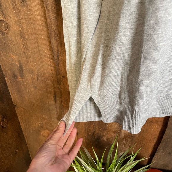 H&M Light Weight Light Grey Sweater- size Small - Picture 5 of 10
